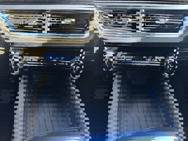 New 2024 Chevrolet Equinox EV LT image 30