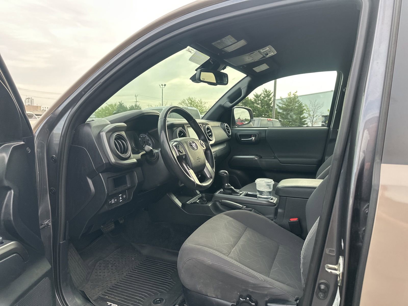 Used 2018 Toyota Tacoma TRD Sport w/ Technology Package image 7