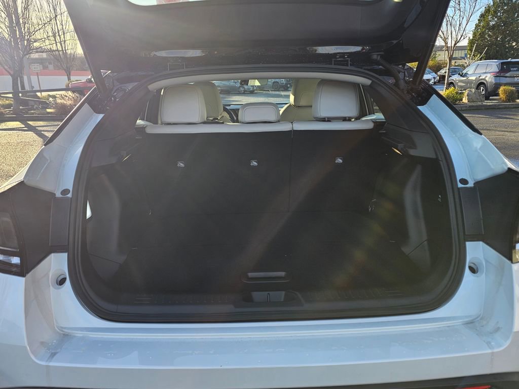 New 2026 Nissan Leaf Platinum+ w/ Cargo Package (Platinum+) image 11