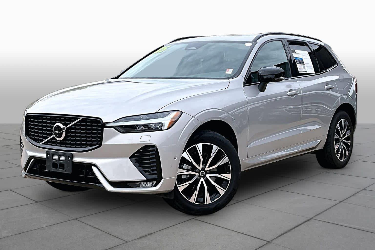 Used 2025 Volvo XC60 B5 Plus AWD/4WD image 2