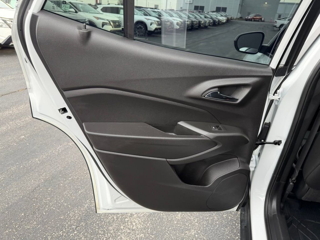 Used 2025 Chevrolet Trax ACTIV w/ Sunroof Package image 16