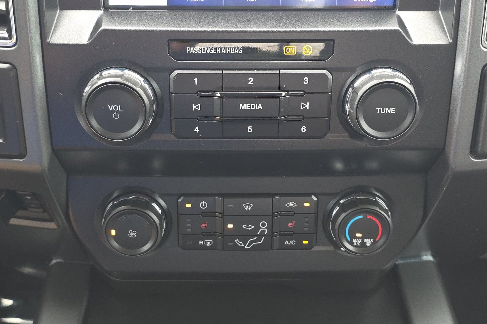 Used 2022 Ford F350 XLT w/ XLT Premium Package AWD/4WD image 19
