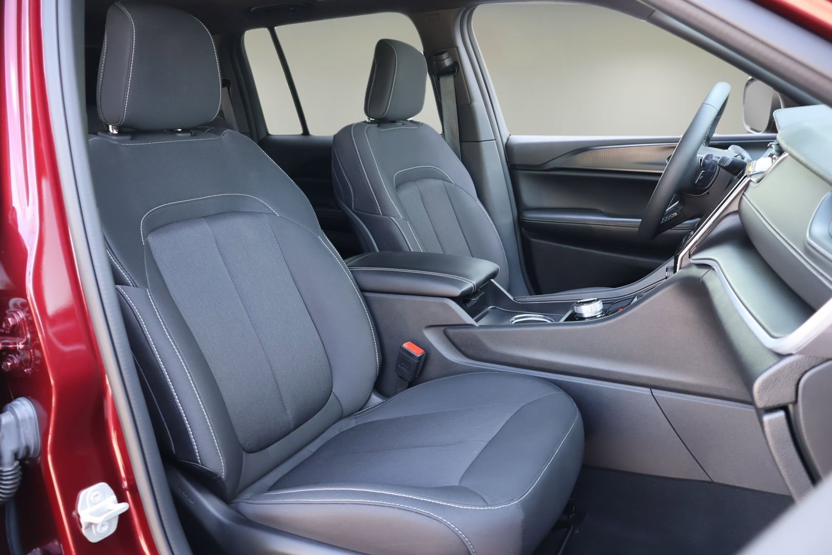 Used 2024 Jeep Grand Cherokee Laredo X AWD/4WD image 18