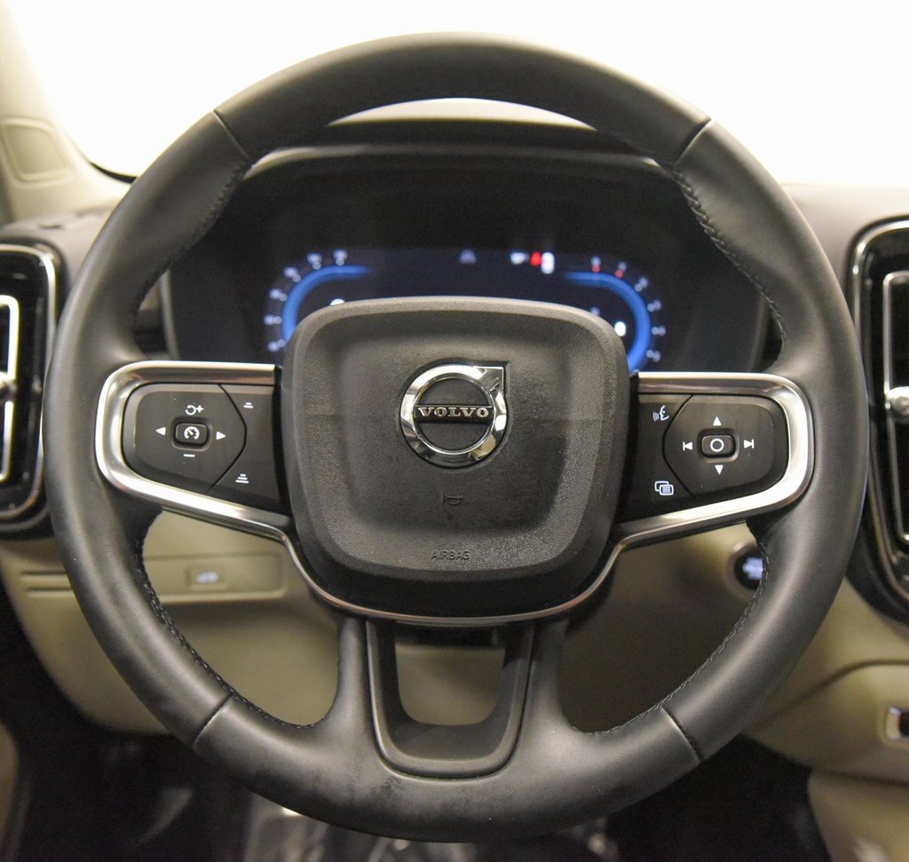 Used 2024 Volvo XC40 B5 Plus image 28