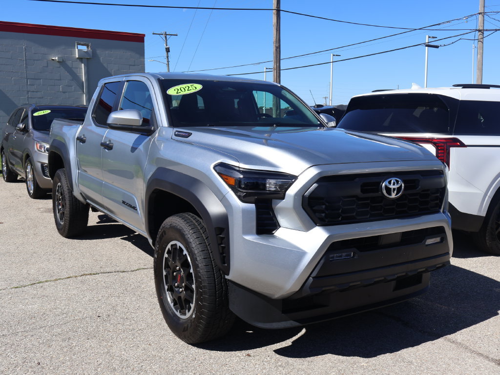 Used 2025 Toyota Tacoma TRD Off-Road AWD/4WD image 4