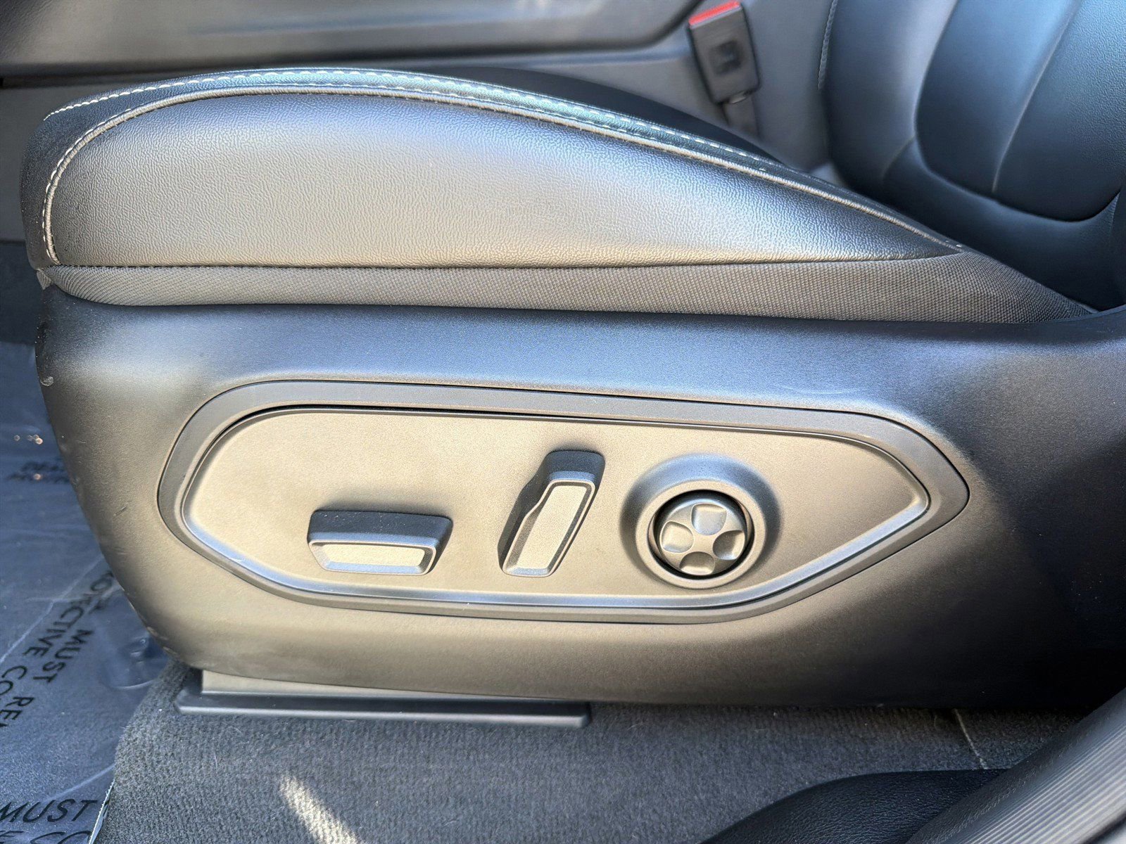 Used 2025 Jeep Grand Cherokee Limited AWD/4WD image 23