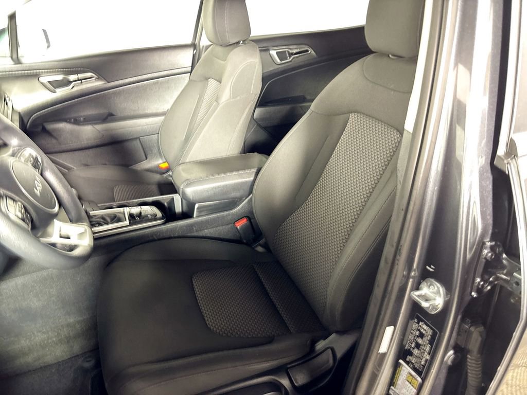 Used 2024 Kia Sportage LX image 11
