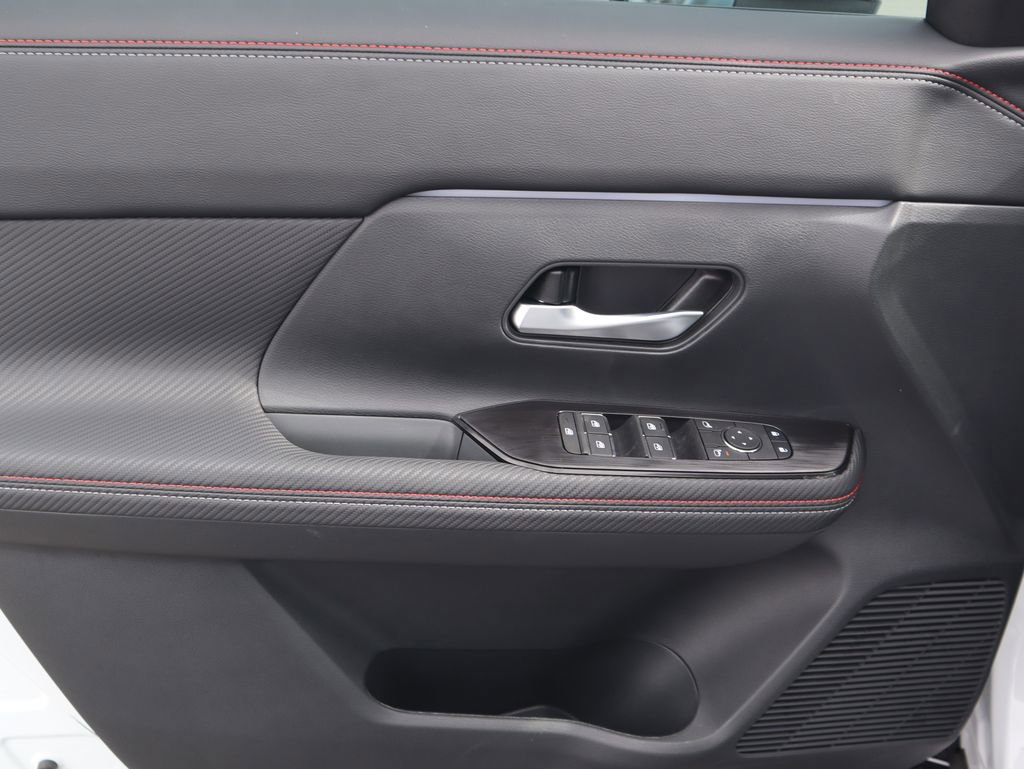 New 2026 Nissan Kicks SR w/ SR Premium Package FWD image 19