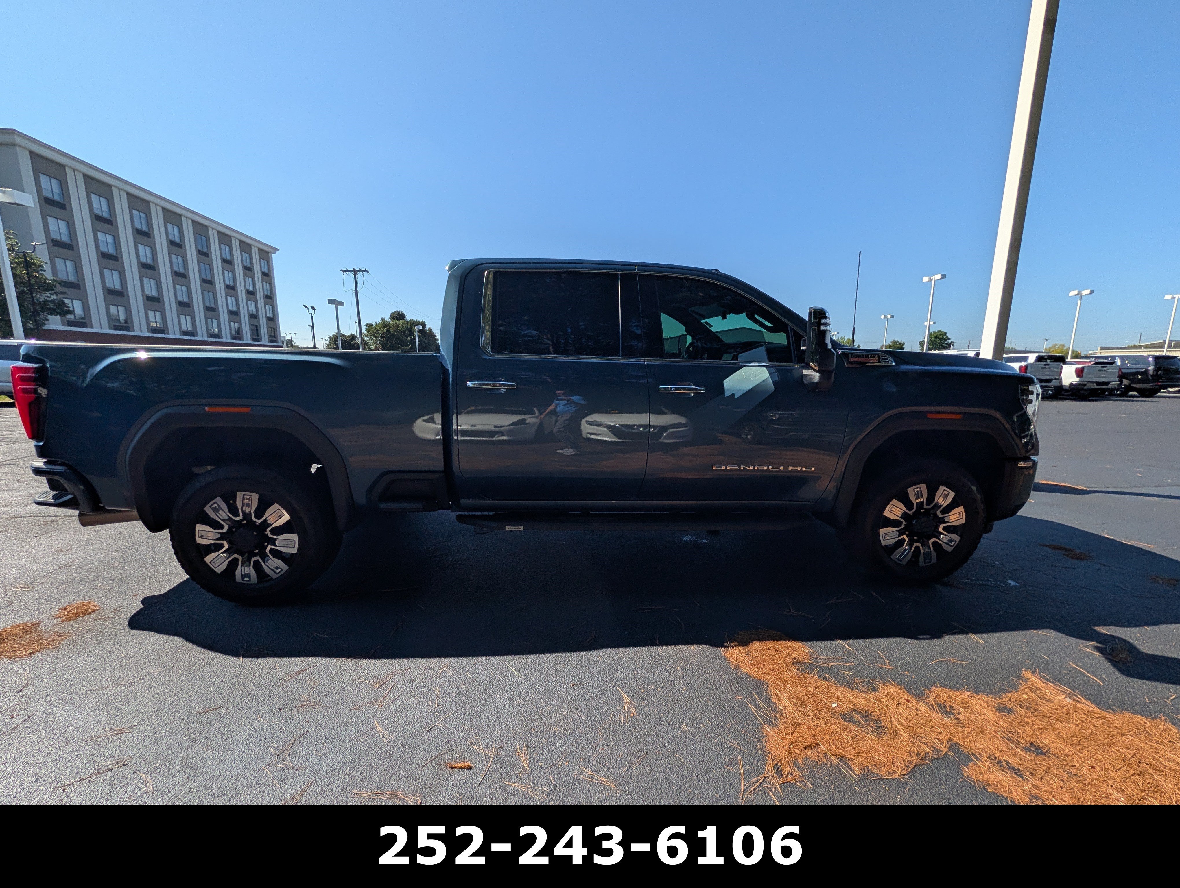 Used 2024 GMC Sierra 2500 Denali w/ Denali Reserve Package AWD/4WD image 6