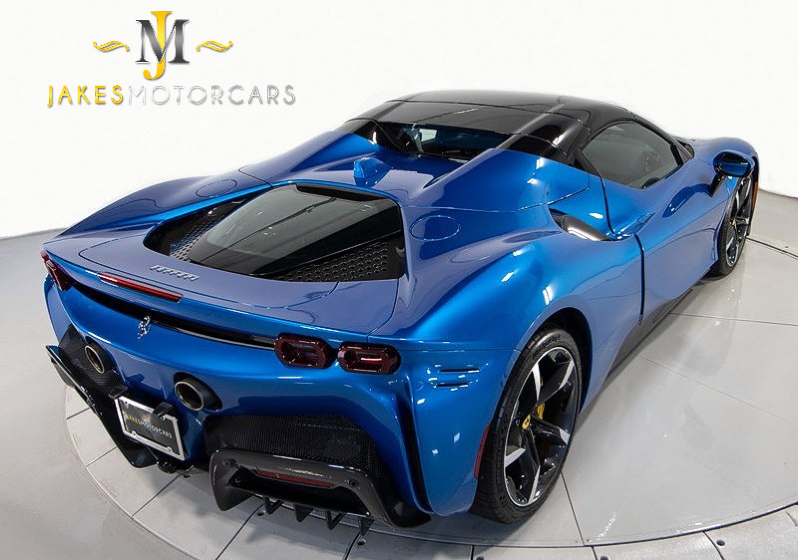 Used 2024 Ferrari SF90 Spider image 16