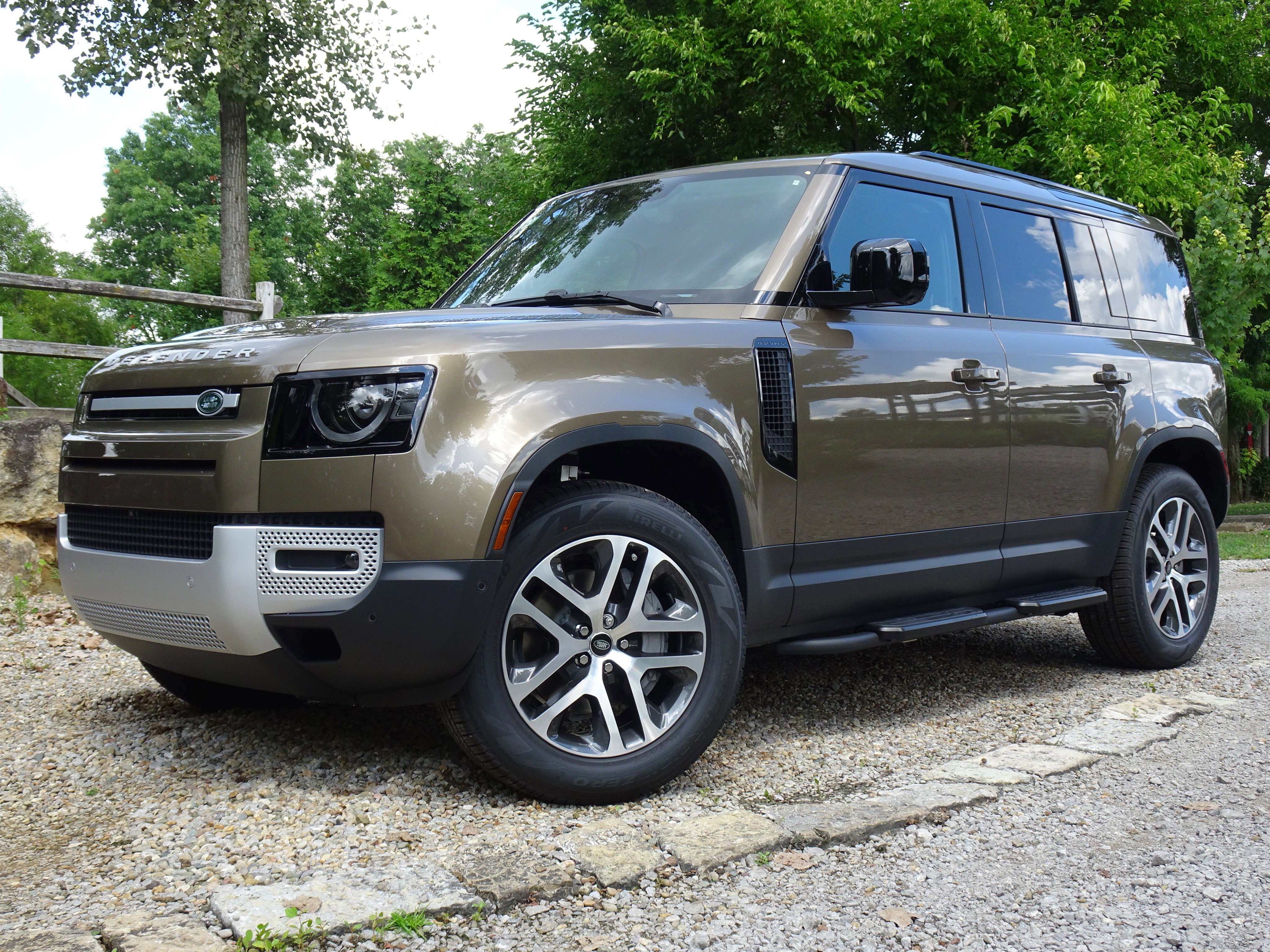 New 2025 Land Rover Defender 110 S image 1