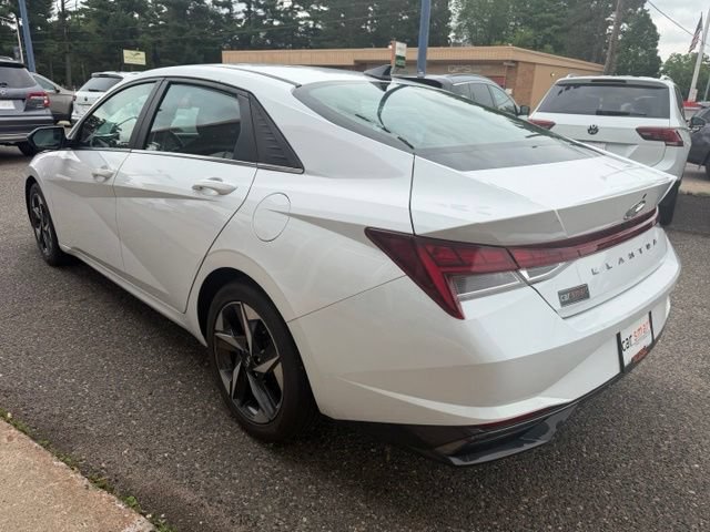 Used 2022 Hyundai Elantra SEL w/ Convenience + Premium Package FWD image 5