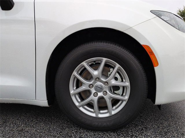 New 2025 Chrysler Voyager LX image 10