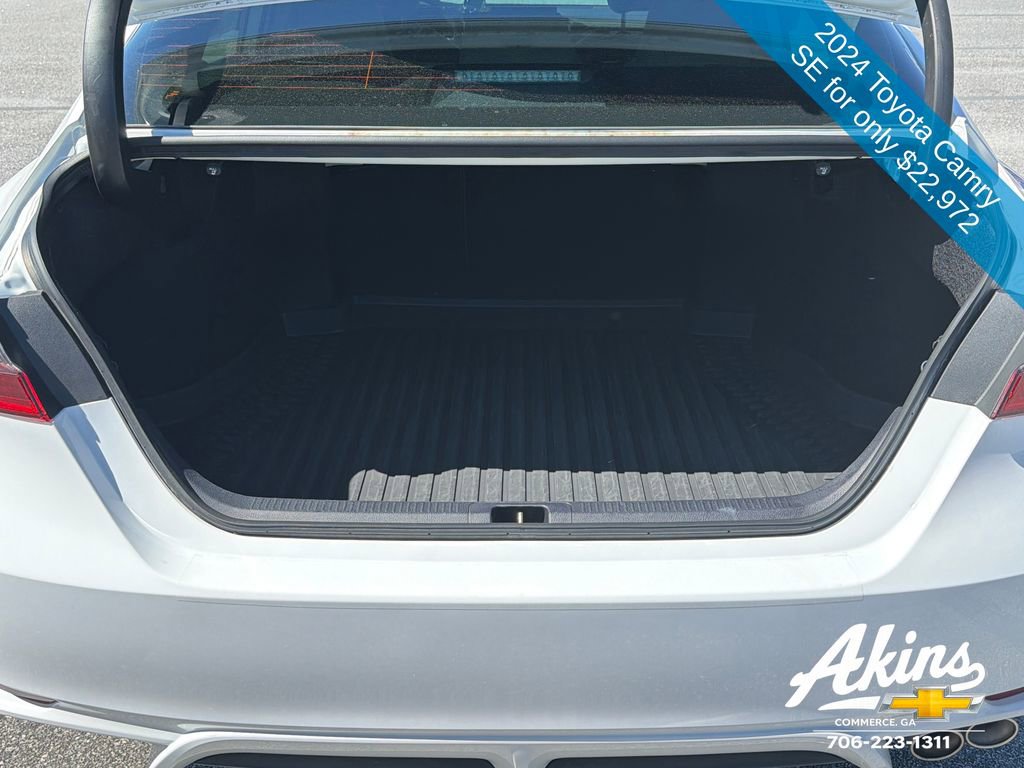Used 2024 Toyota Camry SE FWD image 4