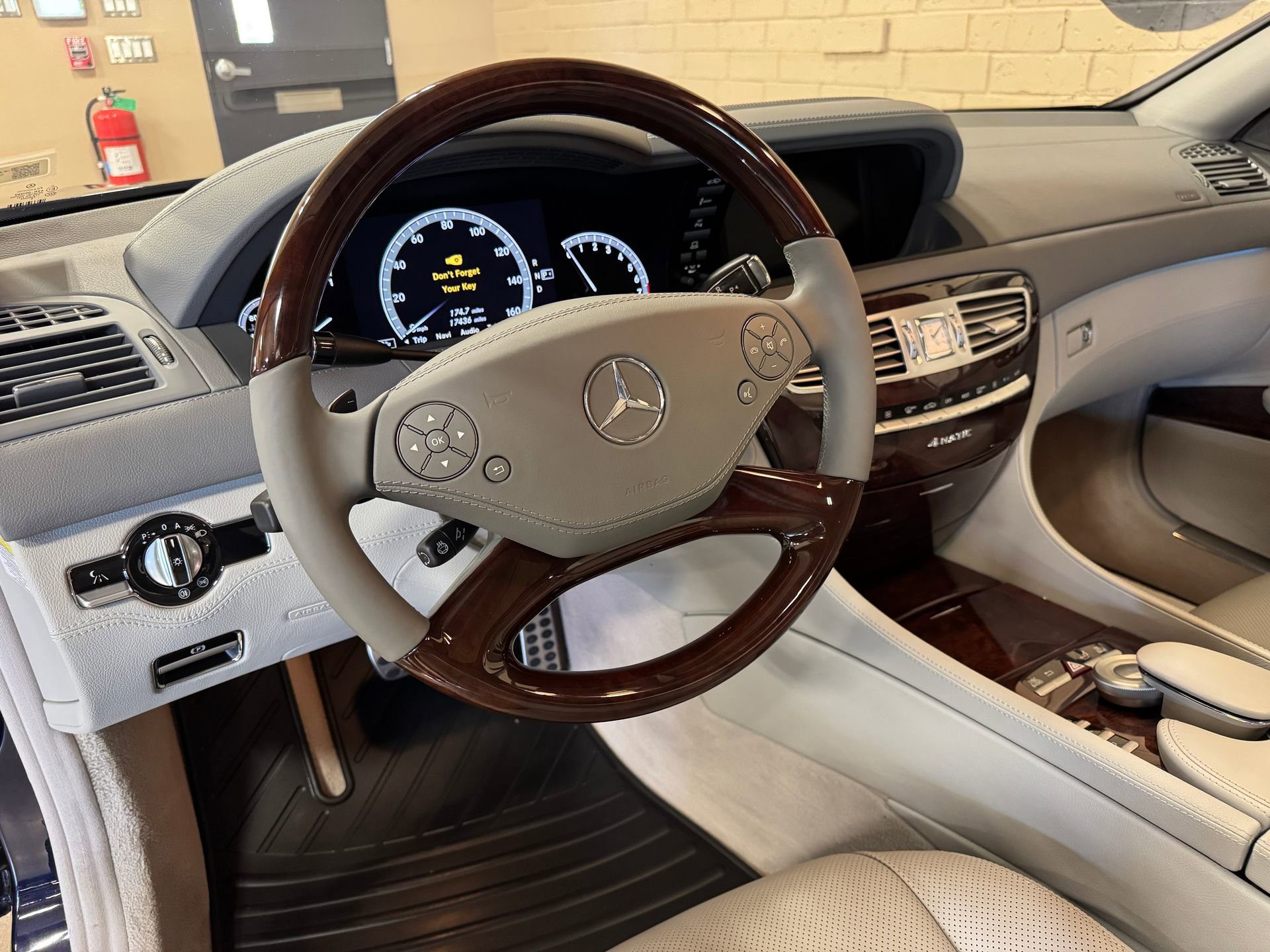 Used 2011 Mercedes-Benz CL 550 4MATIC image 33