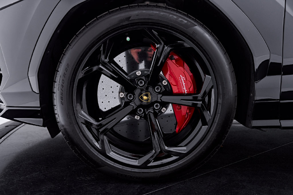 Used 2022 Lamborghini Urus AWD/4WD image 3