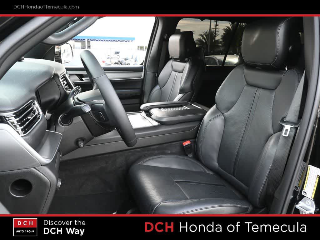 Used 2025 Jeep Wagoneer L Series II w/ Convenience Group I AWD/4WD image 18