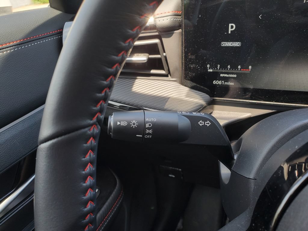 Used 2025 Nissan Kicks SR AWD/4WD image 23