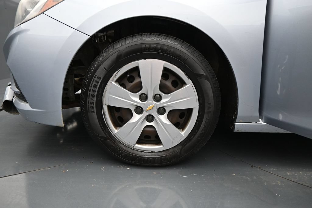Used 2017 Chevrolet Cruze LS FWD image 25