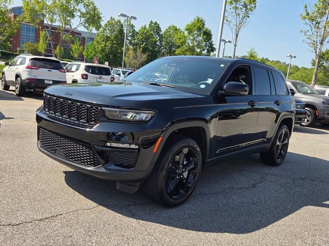 Used 2025 Jeep Grand Cherokee Limited w/ Black Appearance Package AWD/4WD image 4