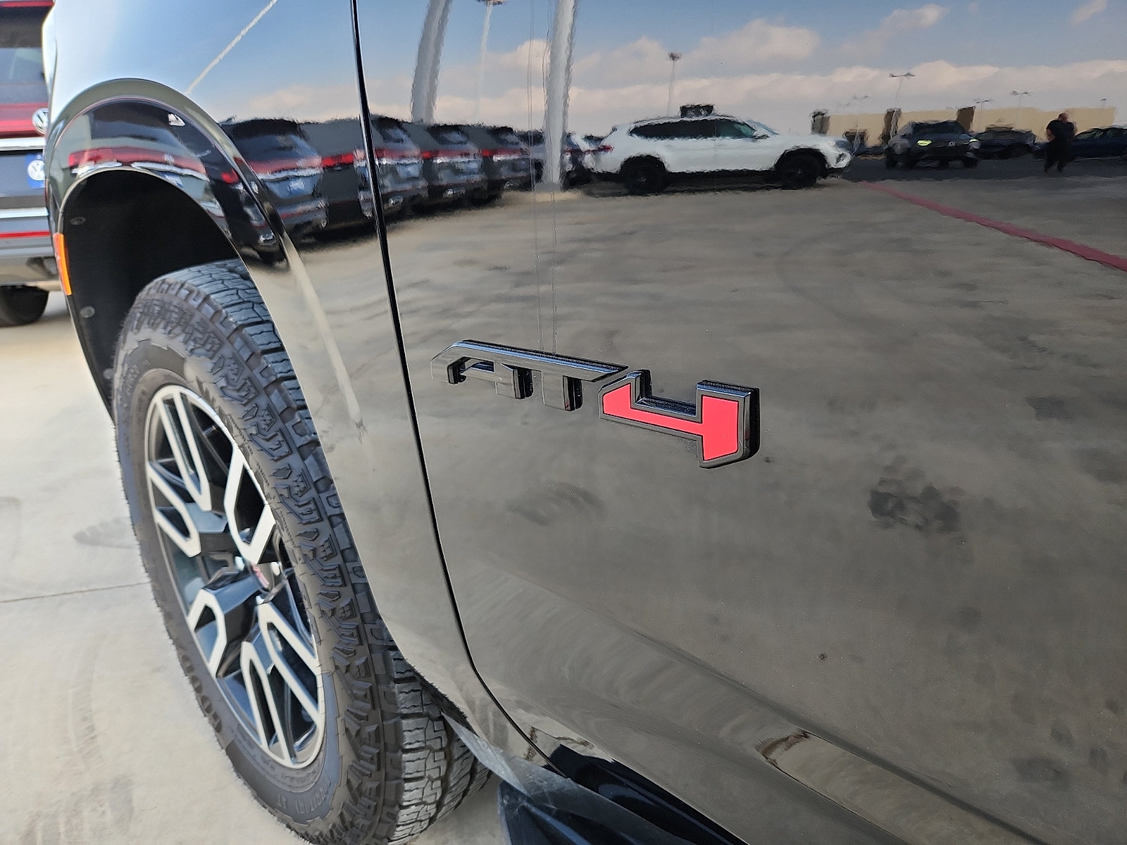 Used 2024 GMC Yukon AT4 w/ Technology Package AWD/4WD image 10
