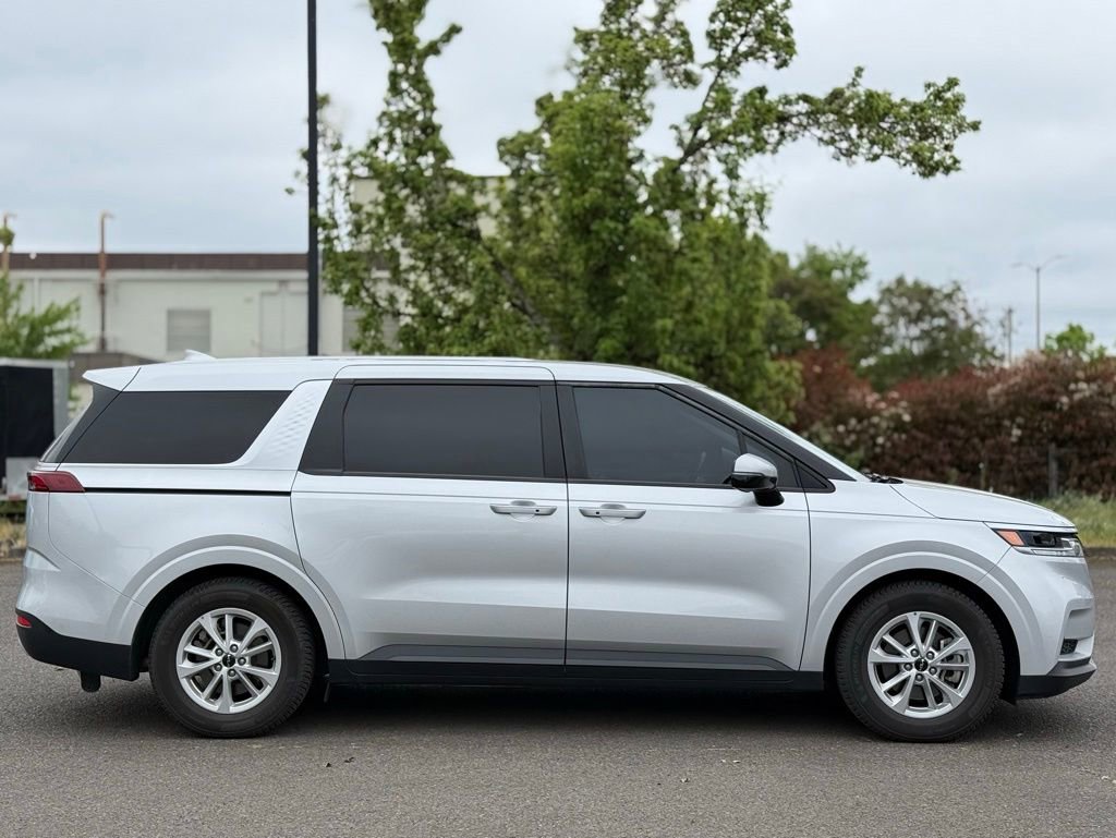 Used 2022 Kia Carnival LX FWD image 6