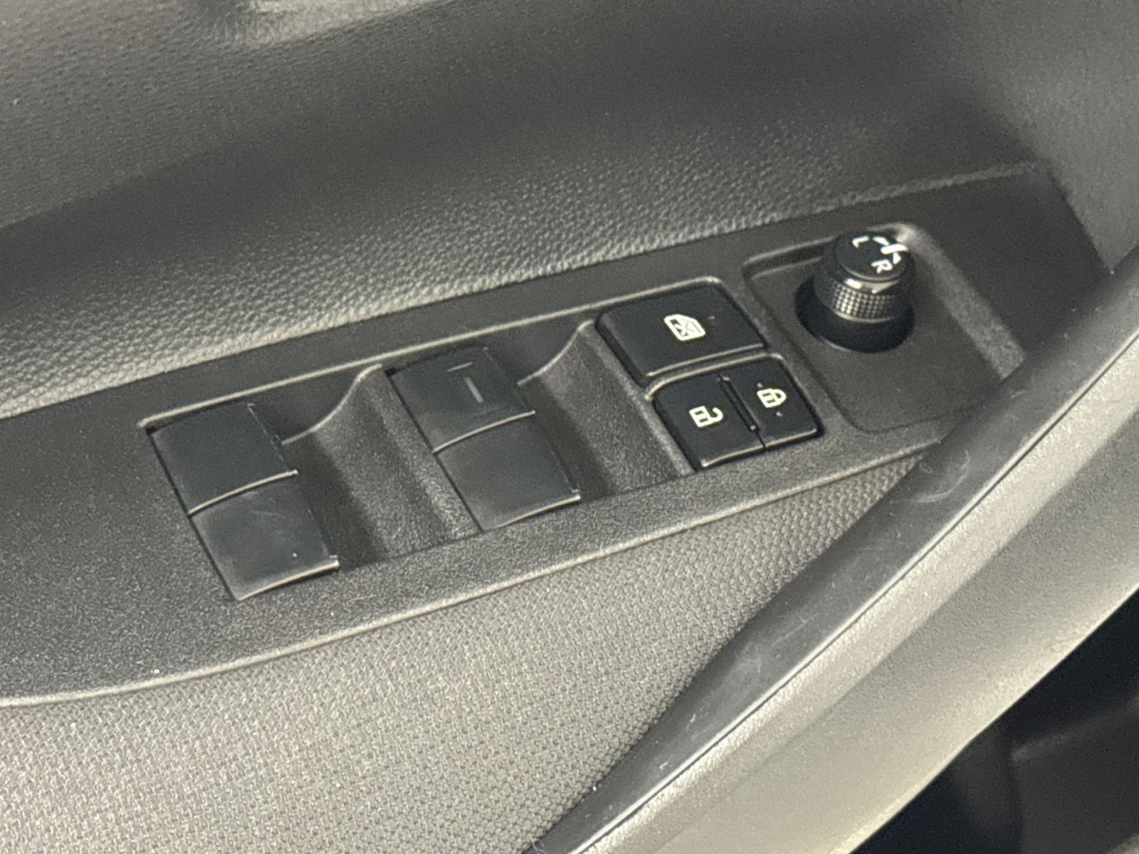 Used 2025 Toyota Corolla LE FWD image 27