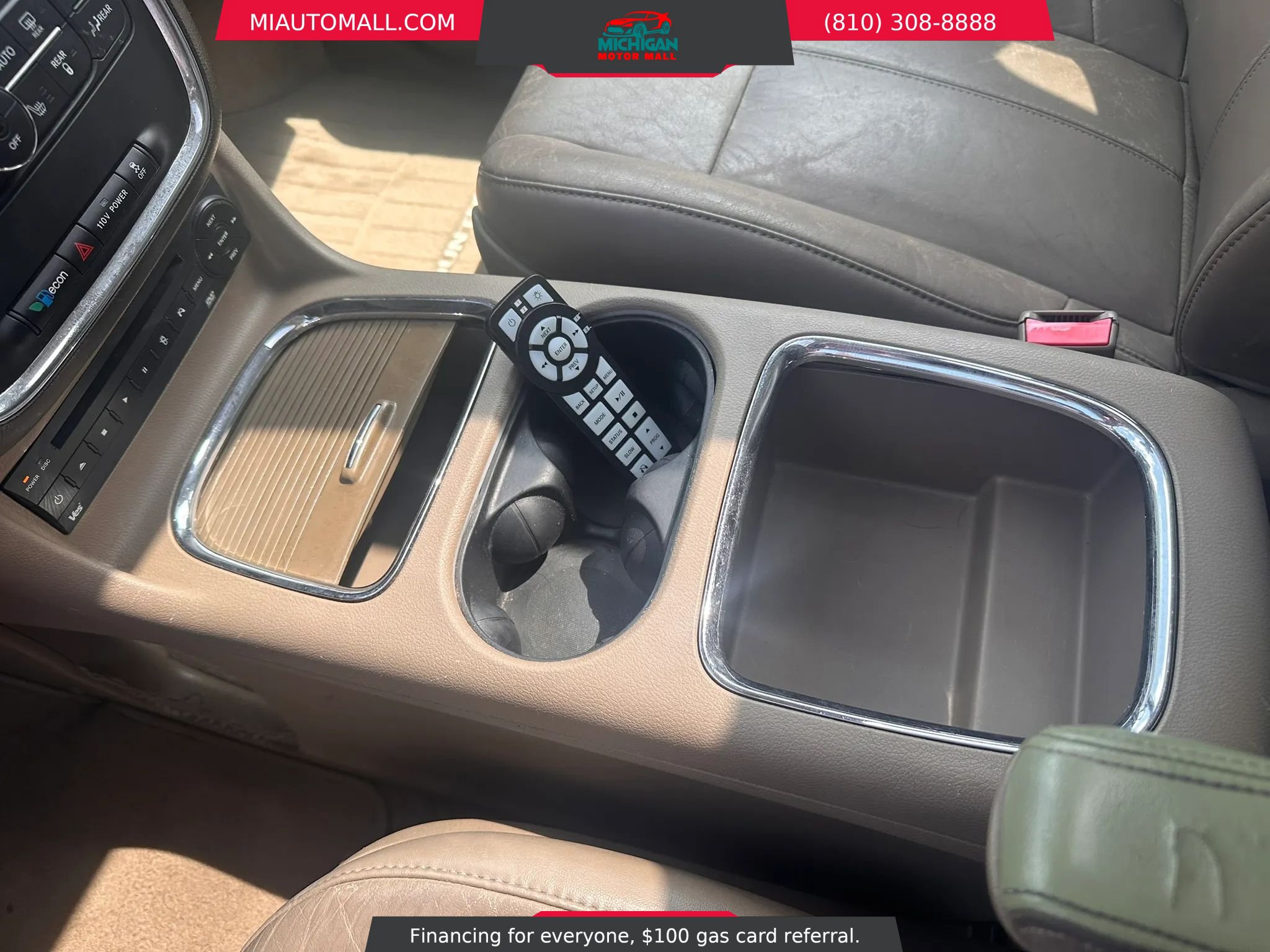 Used 2012 Chrysler Town & Country Limited w/ Luxury Group FWD image 14