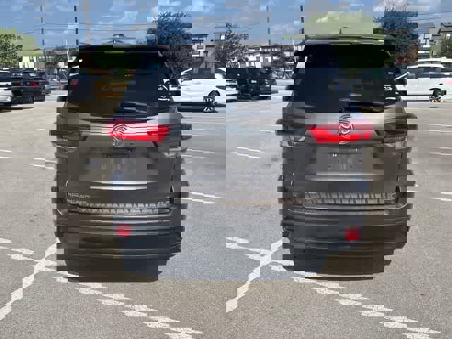 Used 2017 Toyota Highlander XLE FWD image 4