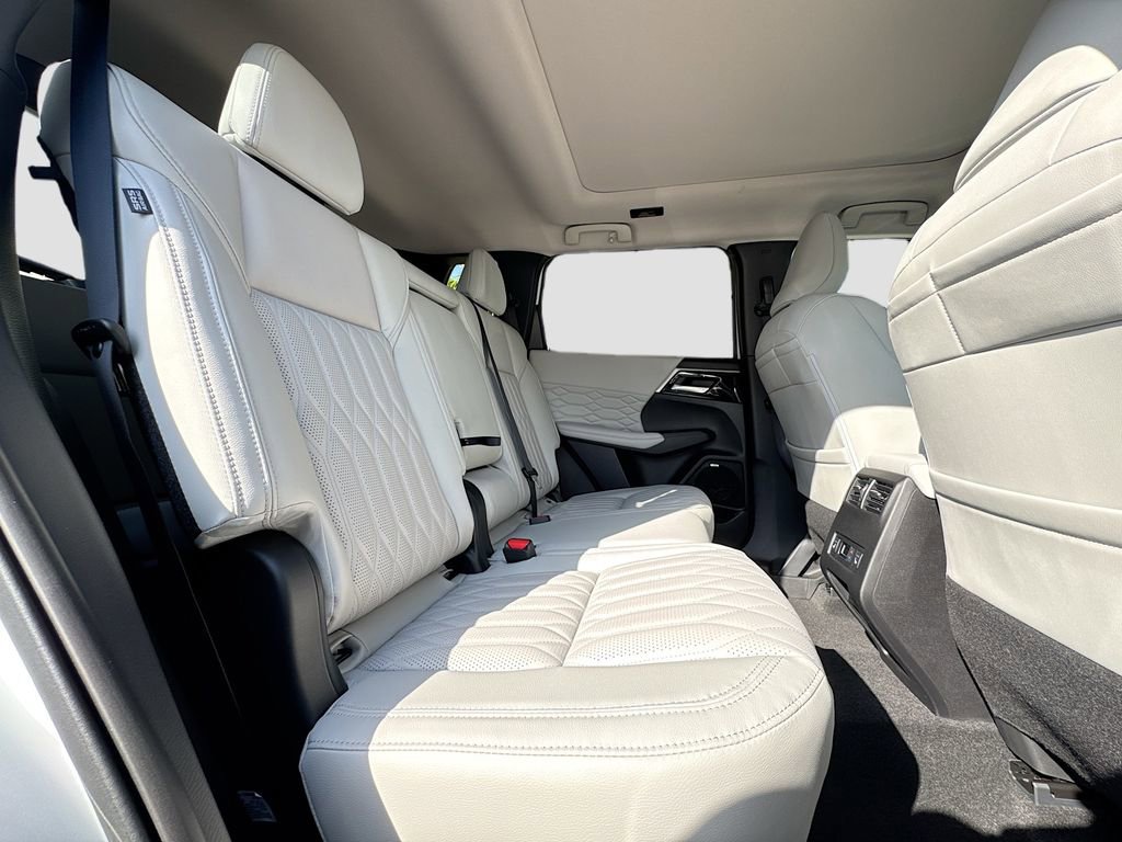 Used 2025 Mitsubishi Outlander SEL image 32