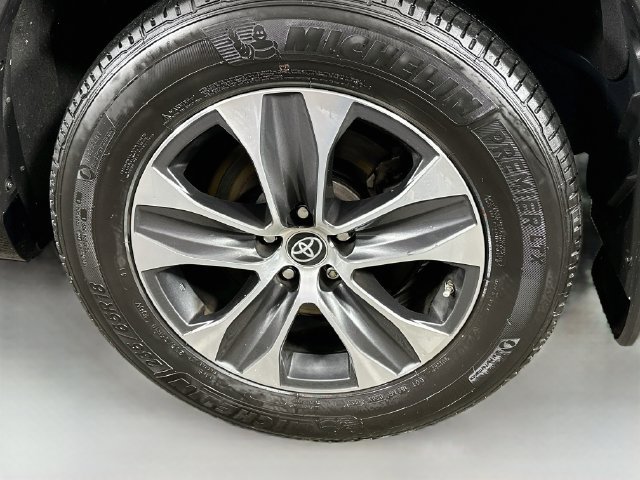 Used 2023 Toyota Highlander XLE AWD/4WD image 31