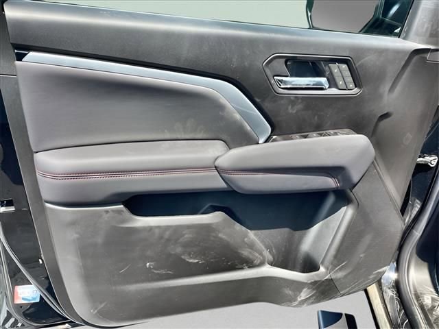 New 2025 Chevrolet Colorado Z71 w/ Midnight Edition AWD/4WD image 11