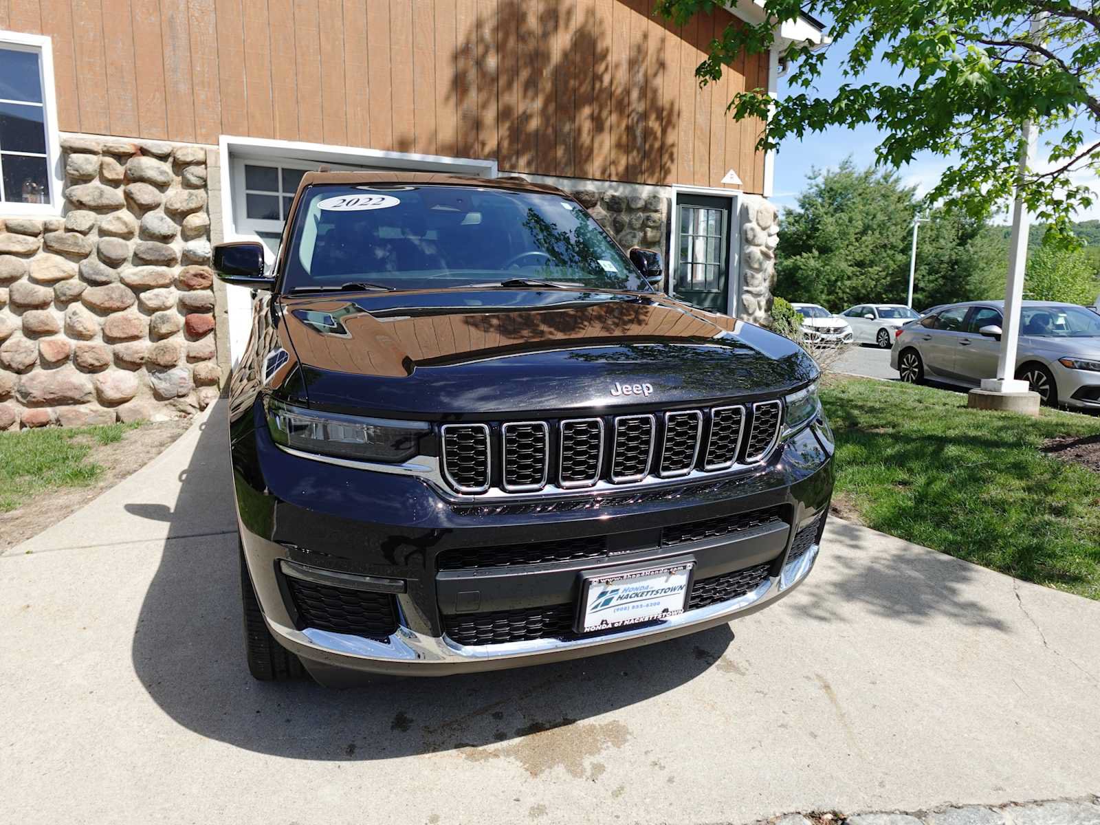 Used 2022 Jeep Grand Cherokee L Limited AWD/4WD image 3