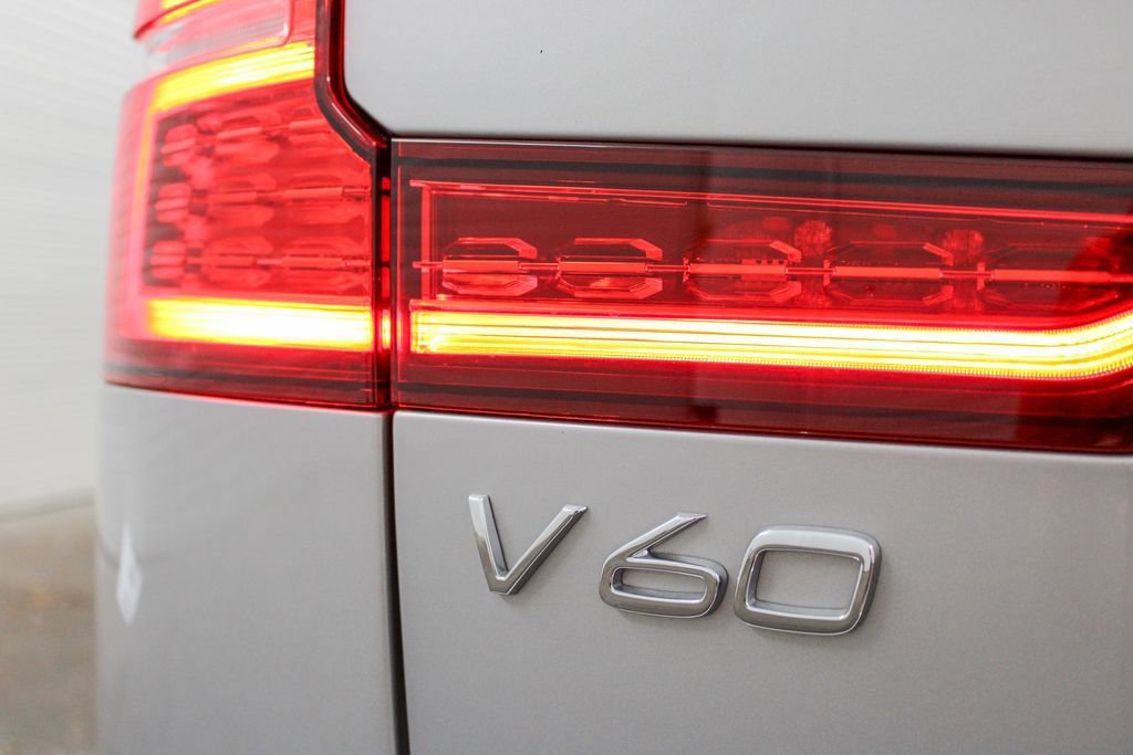 Used 2025 Volvo V60 B5 Cross Country Plus AWD/4WD image 34