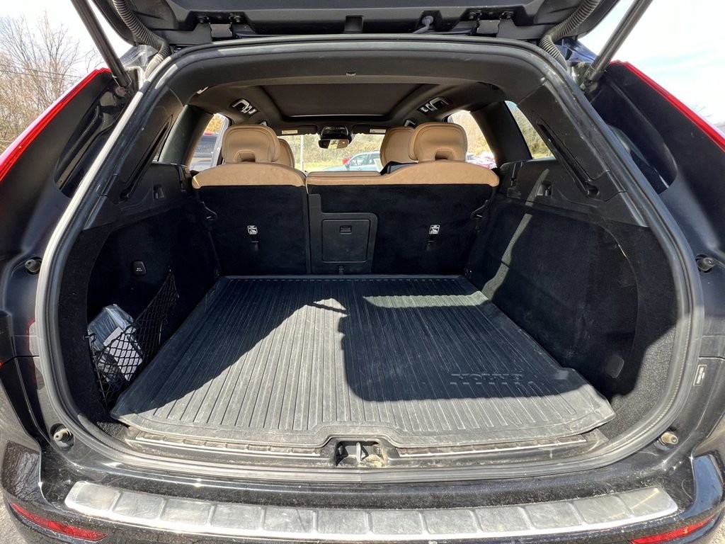 Used 2020 Volvo XC60 T5 Momentum w/ Protection Package Premier image 34