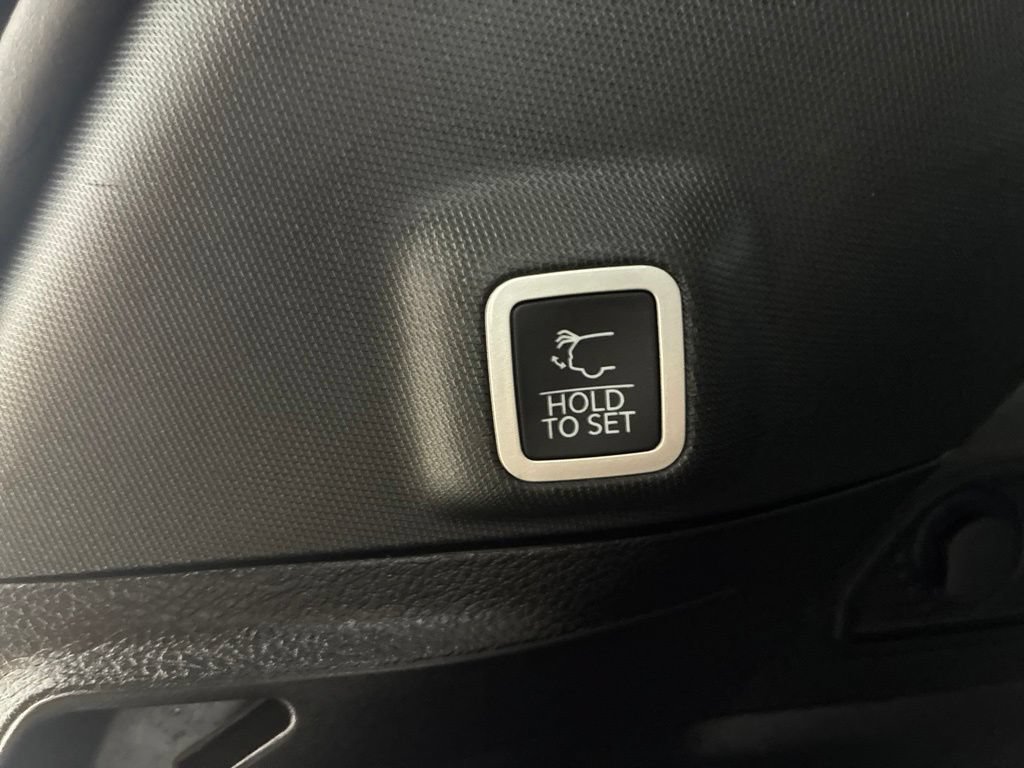 Used 2023 Jeep Grand Cherokee Altitude AWD/4WD image 8