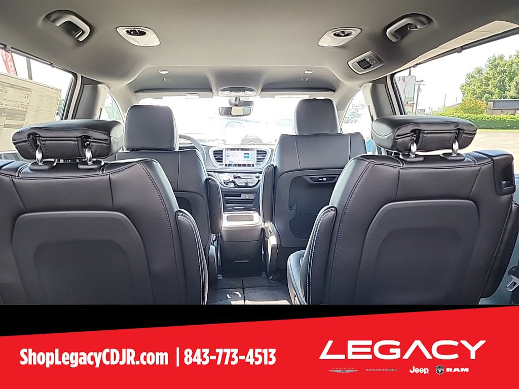 New 2026 Chrysler Pacifica Select image 10