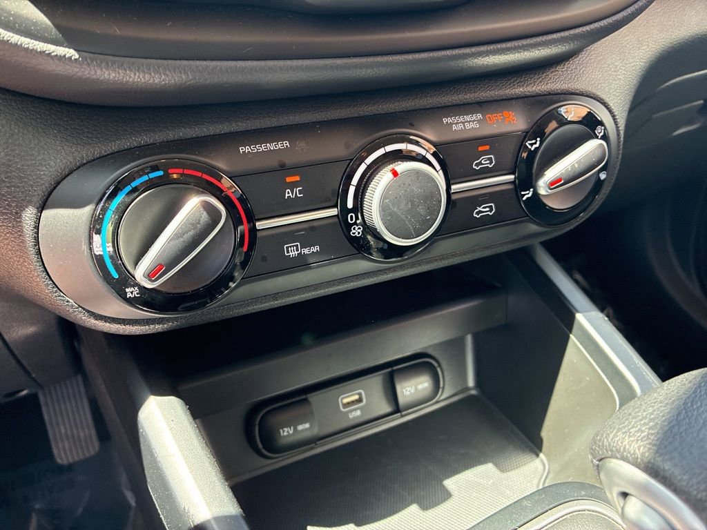Used 2025 Kia Soul LX image 32