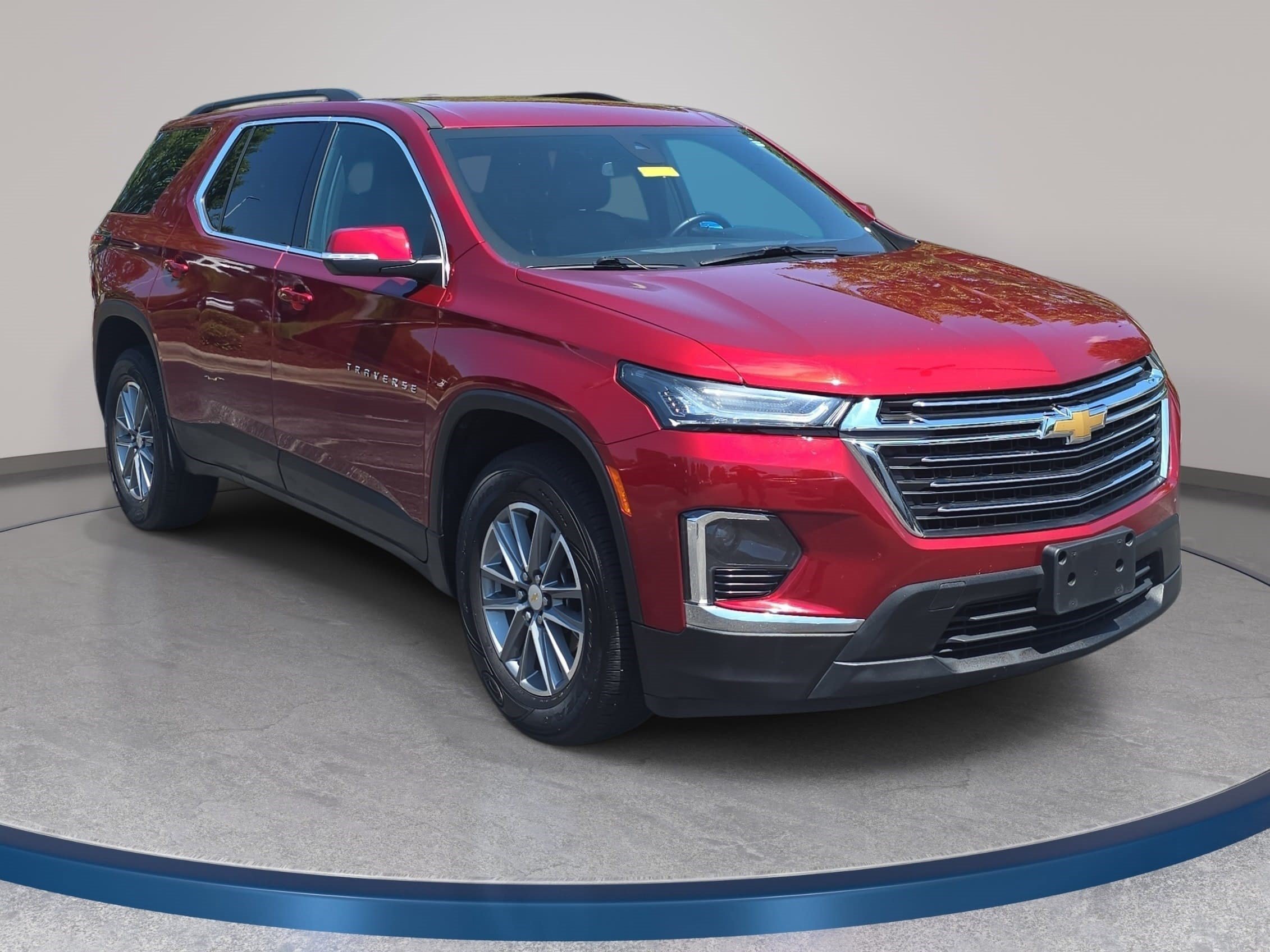 Used 2023 Chevrolet Traverse LT FWD image 3