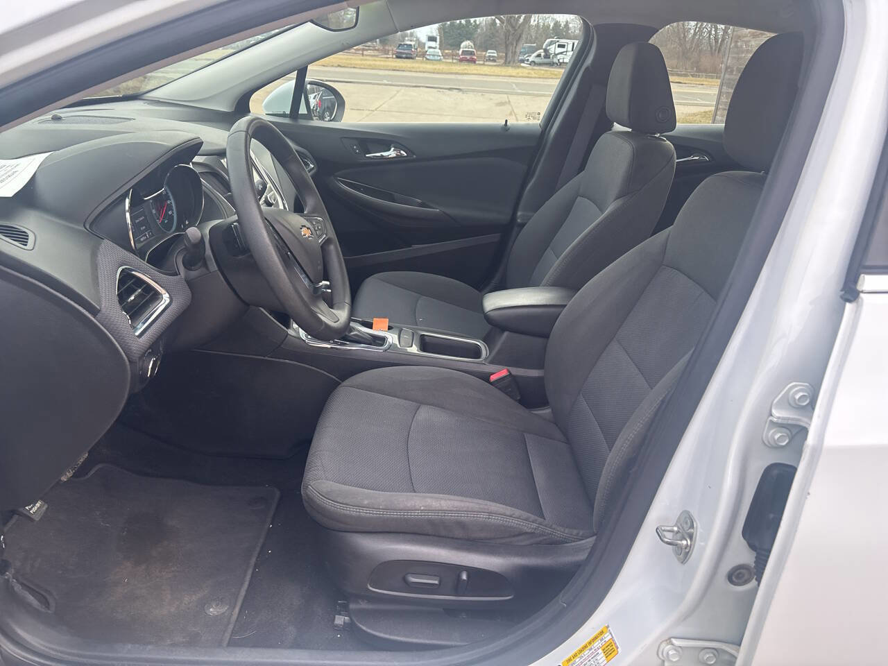 Used 2017 Chevrolet Cruze LT image 9