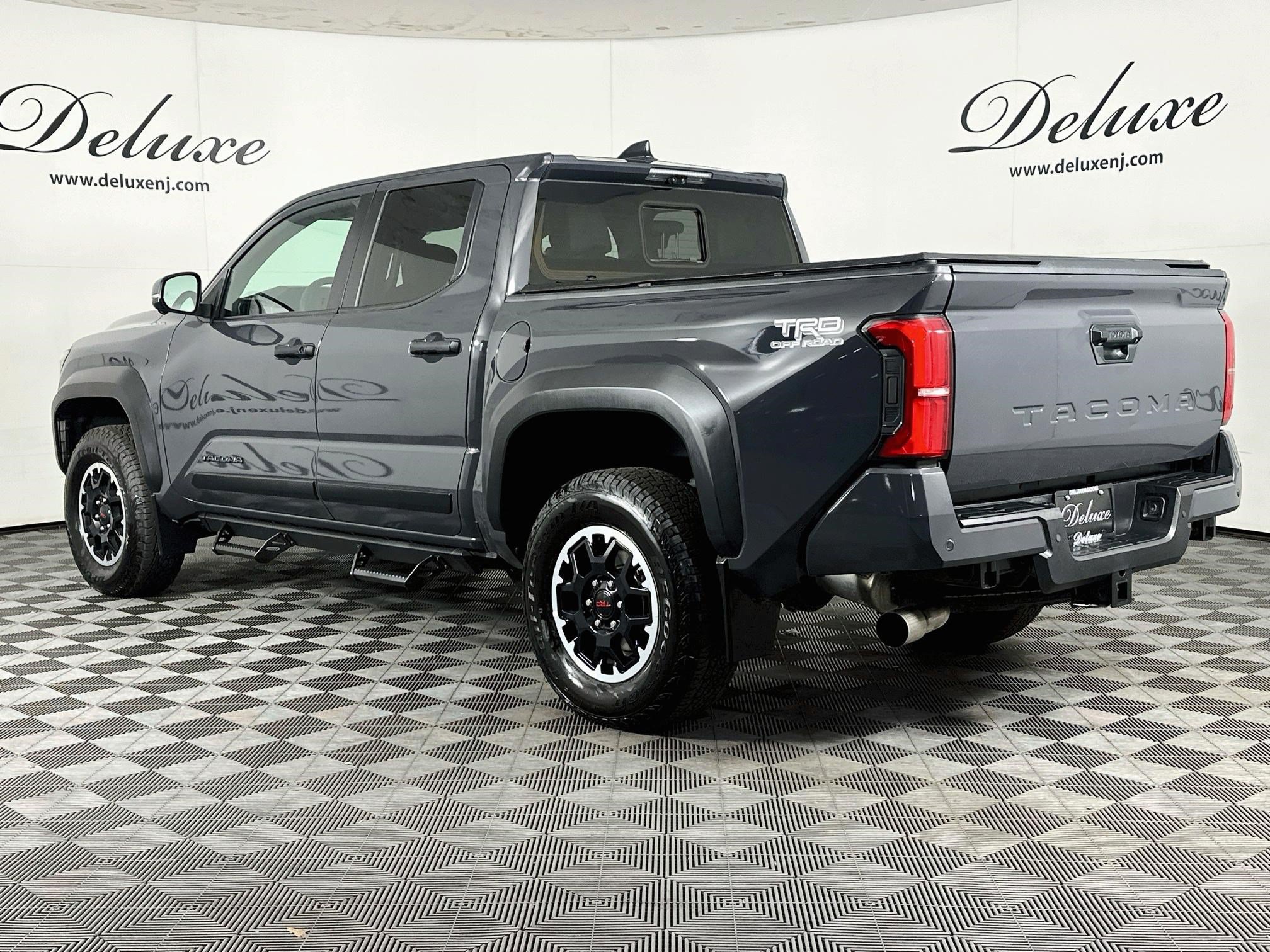 Used 2024 Toyota Tacoma TRD Off-Road w/ TRD Off Road Premium Package AWD/4WD image 4