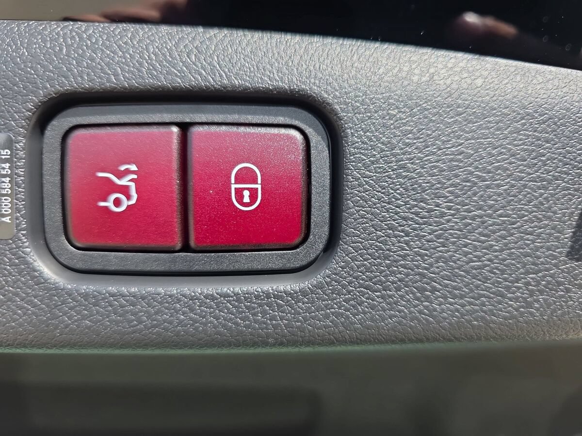 New 2026 Mercedes-Benz E 450 4MATIC Sedan image 13