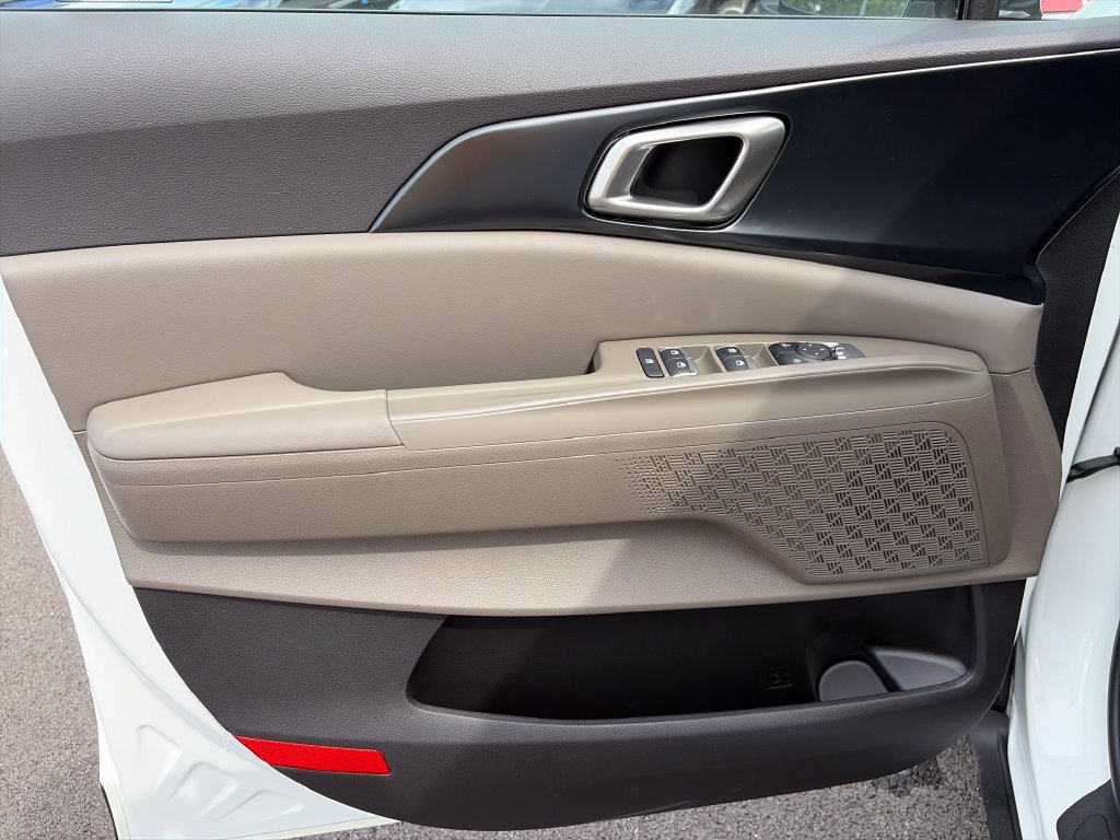 New 2027 Kia Carnival FWD image 16