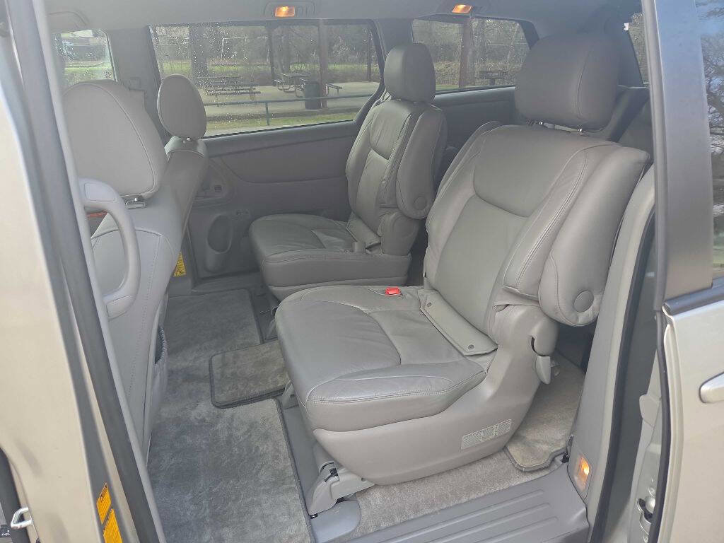 Used 2007 Toyota Sienna XLE image 19