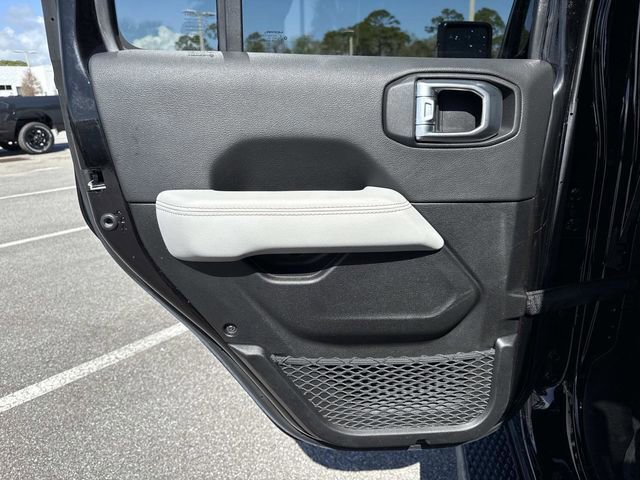 Used 2023 Jeep Gladiator Overland image 9