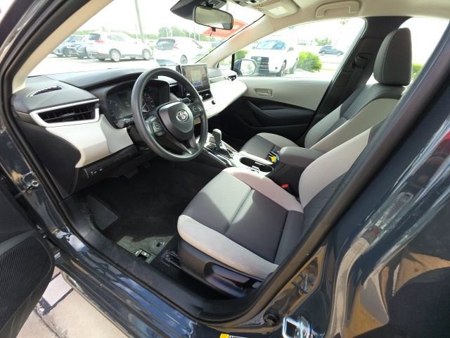 Used 2025 Toyota Corolla LE image 12