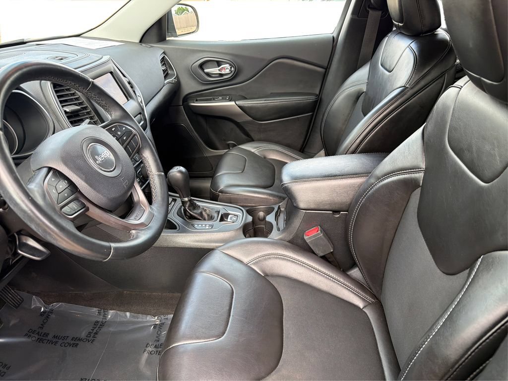Used 2019 Jeep Cherokee Latitude Plus FWD image 10