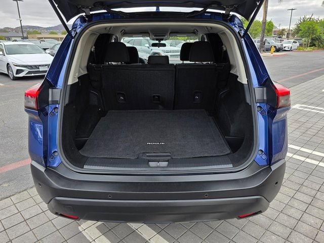 Used 2023 Nissan Rogue SV image 11