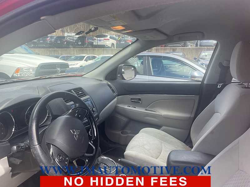 Used 2017 Mitsubishi Outlander Sport ES image 2