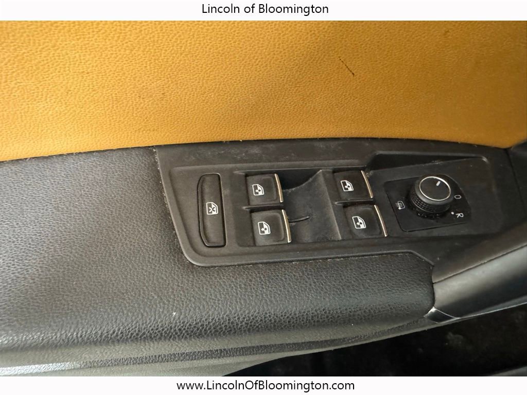 Used 2018 Volkswagen Tiguan SE image 36